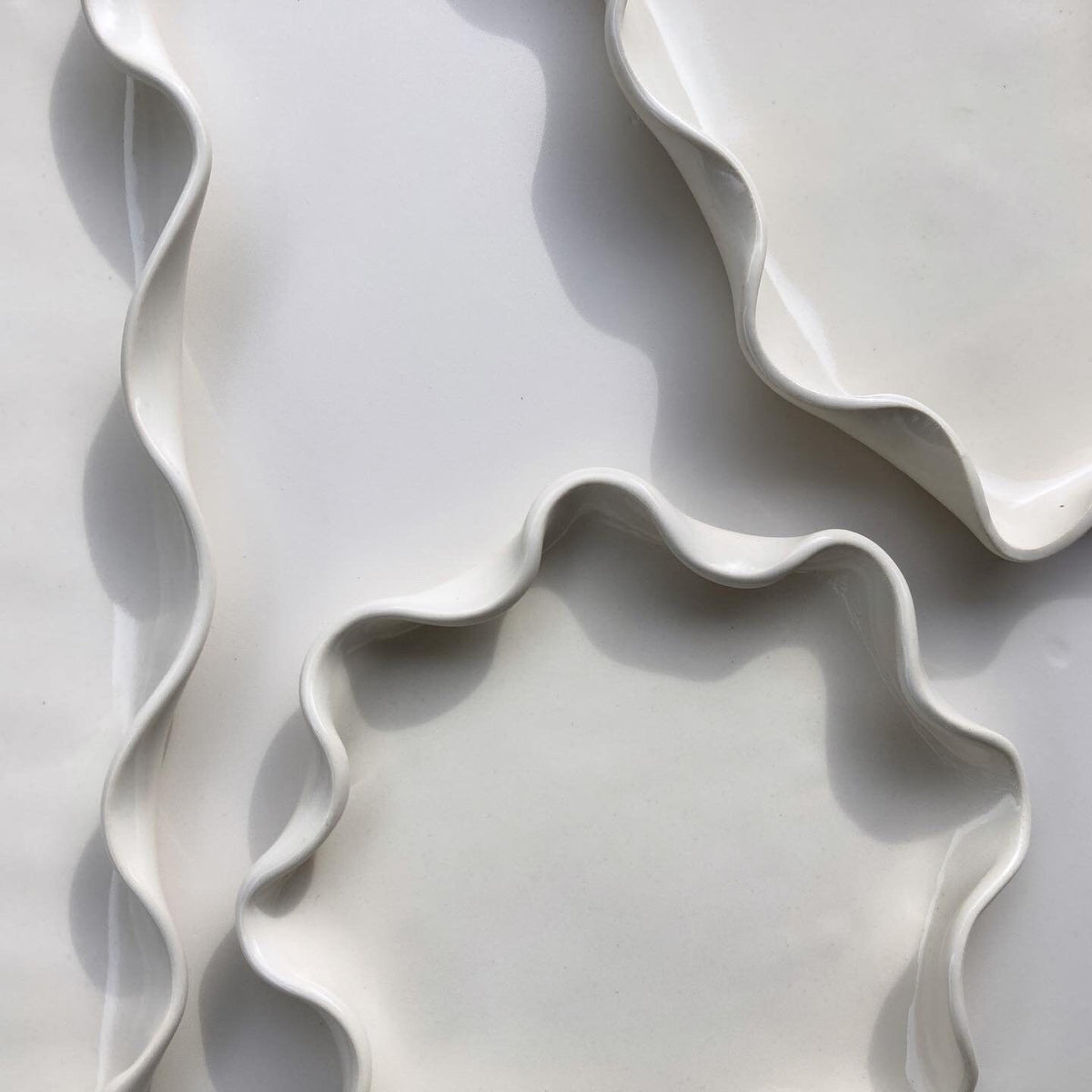 White wavy plate / trinket dish / gloss white appetizer dish / storage organizer