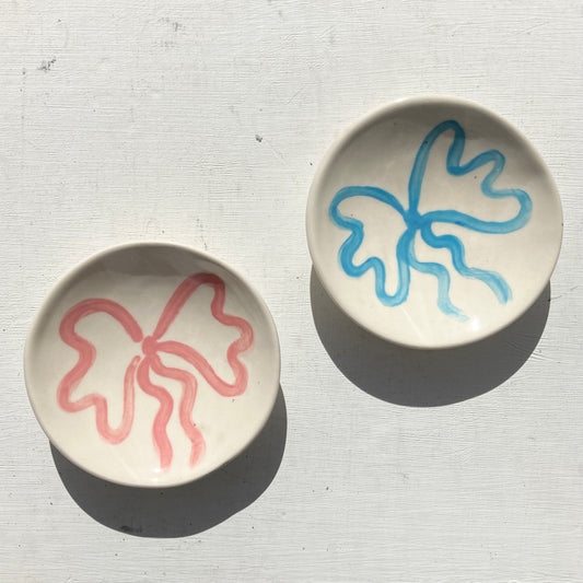 Ceramic bow plate / ring dish / trinket dish